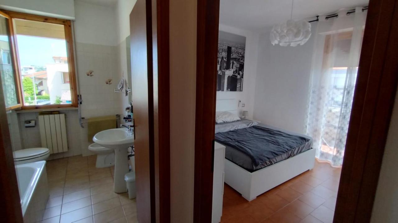 La Casa Dei Viaggiatori - Viareggio - Posto Auto Gratuito Exterior foto